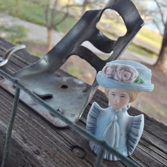 Mini Lady Thimble Collectible Dollhouse Porcelain Vintage Tiny American Fashion - Picture 6 of 7